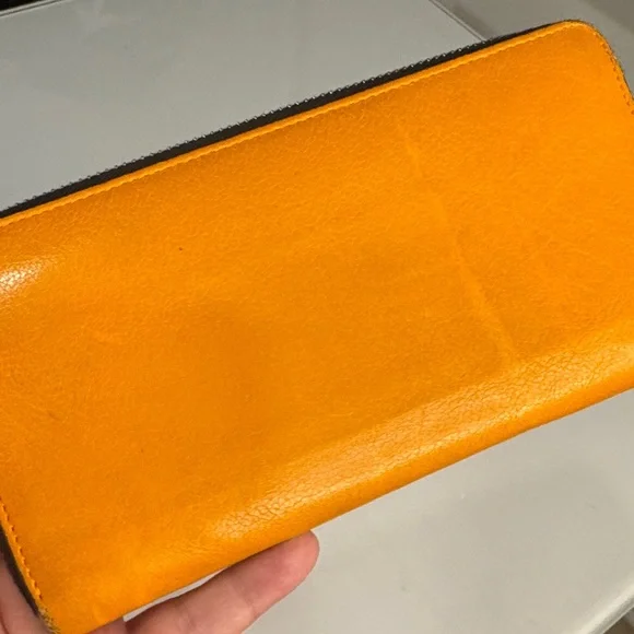 Emilio Pucci Saffron Yellow Leather Zip-Around Wallet – Made in Italy - Picture 5 of 11